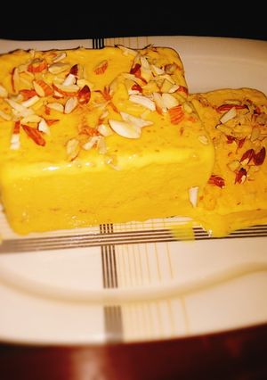 A picture of Mango ice cream.