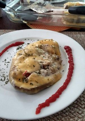 Una foto de Berenjenas rellenas de carne al gratin.