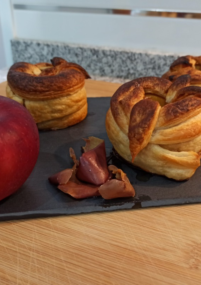 Una foto de Caprichitos de manzana y chocolate 🍅🍫🍴