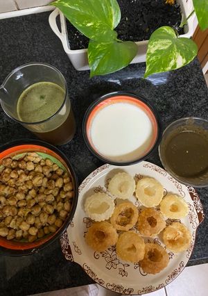 A picture of Pani puri (gol gappy).