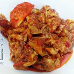 A picture of Ayam suwir bumbu bali.