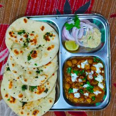 A picture of Kulche with Chole.