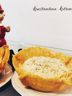 Φωτογραφία της συνταγής Cacio e pepe μακαρονάδα σε καλαθάκι από παρμεζάνα