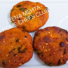 A picture of Methi bajra vada.