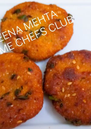 A picture of Methi bajra vada.