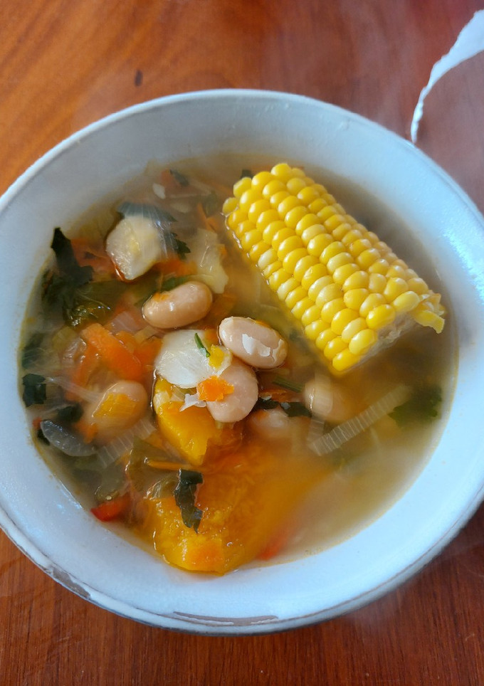 Una foto de Sopa de Verduras con Porotos