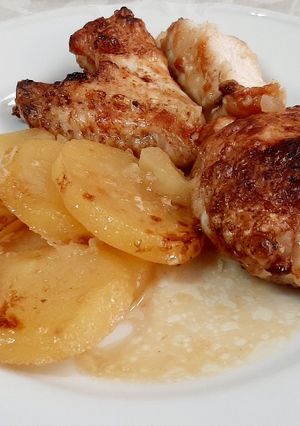 Una foto de Pollo asado con patatas