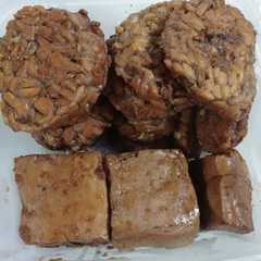 A picture of Tahu, Tempe Bacem.