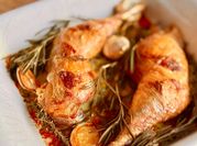 Une photo de thym poulet