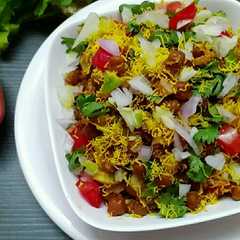 મુંબઈ ની ફેમસ ચટપટી ચણા ચાટ (Mumbai Famous Chatpati Chana Chaat Recipe In Gujarati) রেসিপির প্রধান ছবি