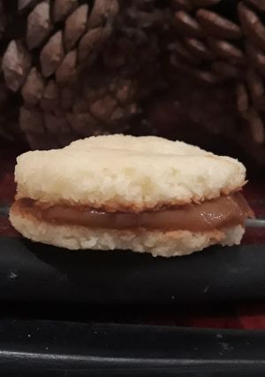 Una foto de Alfajores de coco y dulce de leche