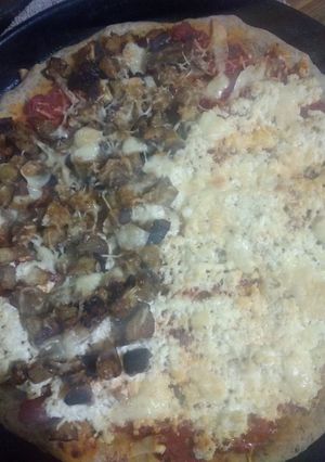 Una foto de Pizza integral fácil, con ricotta y salteado de vegetales