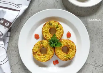 Mudah Cepat Memasak Donat Mie Omelet Enak Sempurna