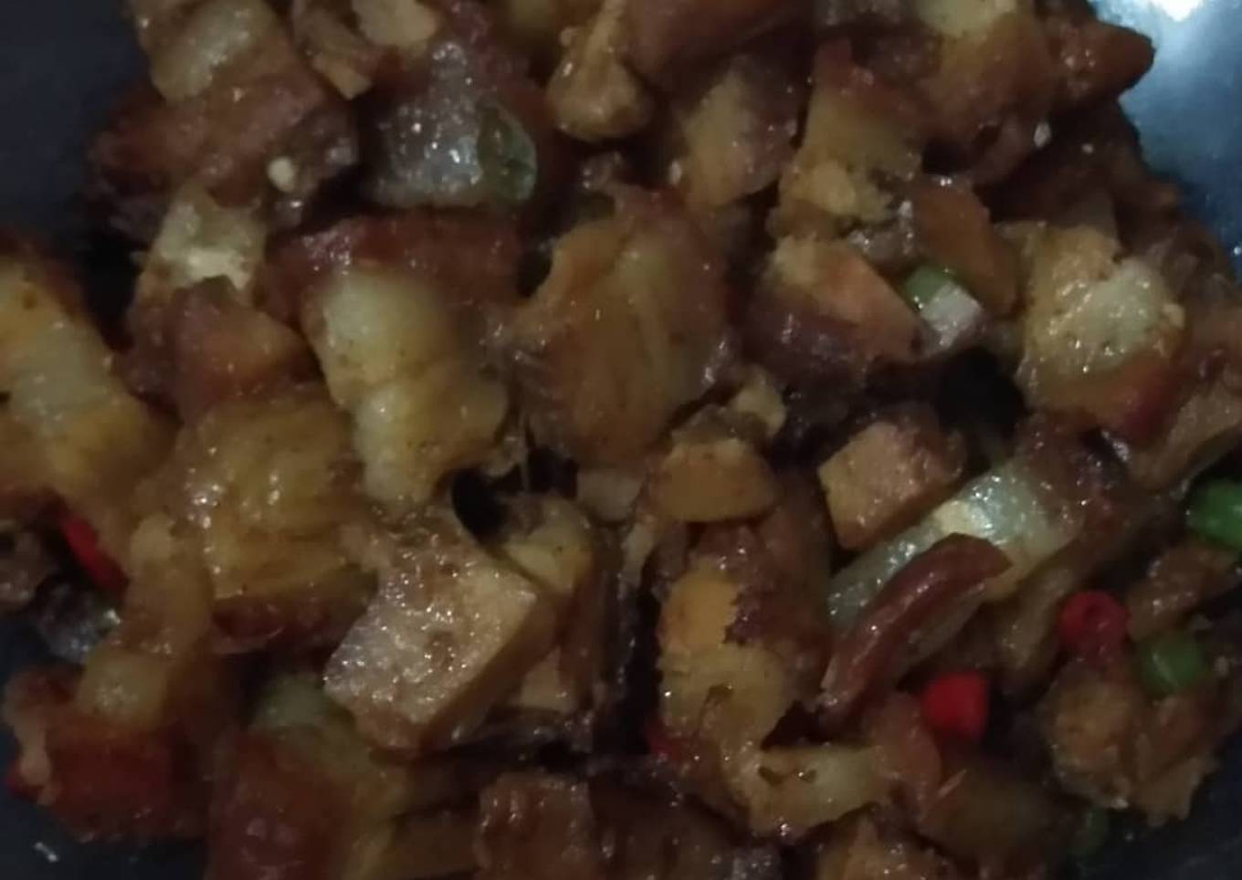 Tumis babi panggang dengan cabe. (saunyuk/siobak)