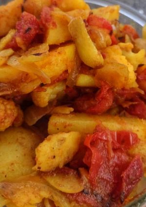 ফুলকপির ডালনা (Fulkopir dalna recipe in Bengali) রেসিপির প্রধান ছবি