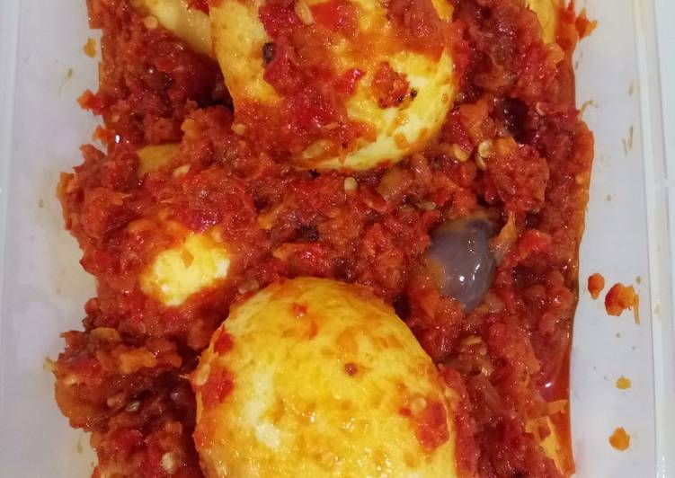 Bagaimana Membuat Balado telor goreng Anti Gagal