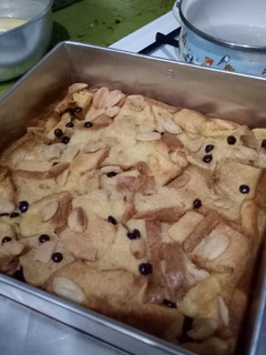 Foto resep Bread pudding with vanilla sauce. Source: Tintin Rayner