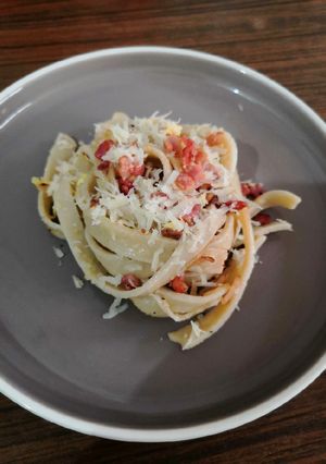 Una foto de Tagliatelle a la carbonara