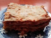 Una foto de lasagna de chorizo