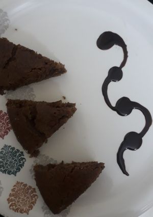 A picture of Parle g and marie biscuit cake.