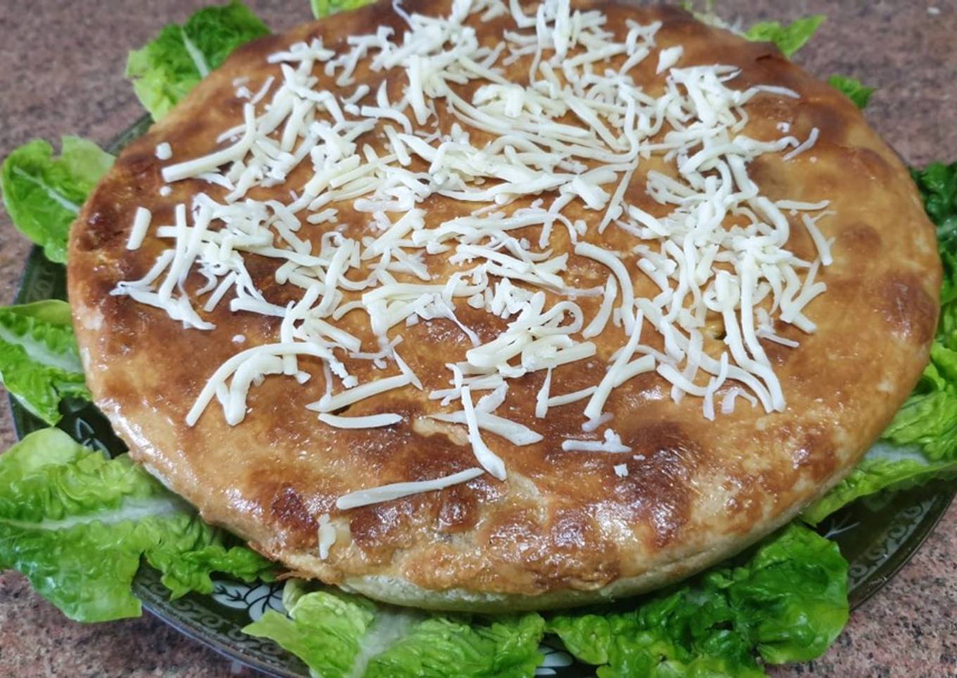 Msamen relleno con carne picada y verduras / comida de Marruecos