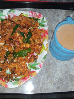வெங்காய கோஸ் தூள் பக்கோடா(onion cabbage pakoda recipe in tamil) செய்முறை முக்கிய புகைப்படம்