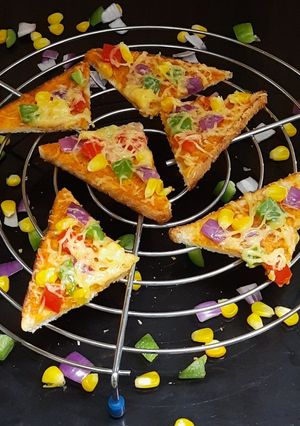 ઈનસ્ટન્ટ બ્રેડ પીઝા, (Bread pizza recipe in Gujarati) રેસીપી મુખ્ય ફોટો