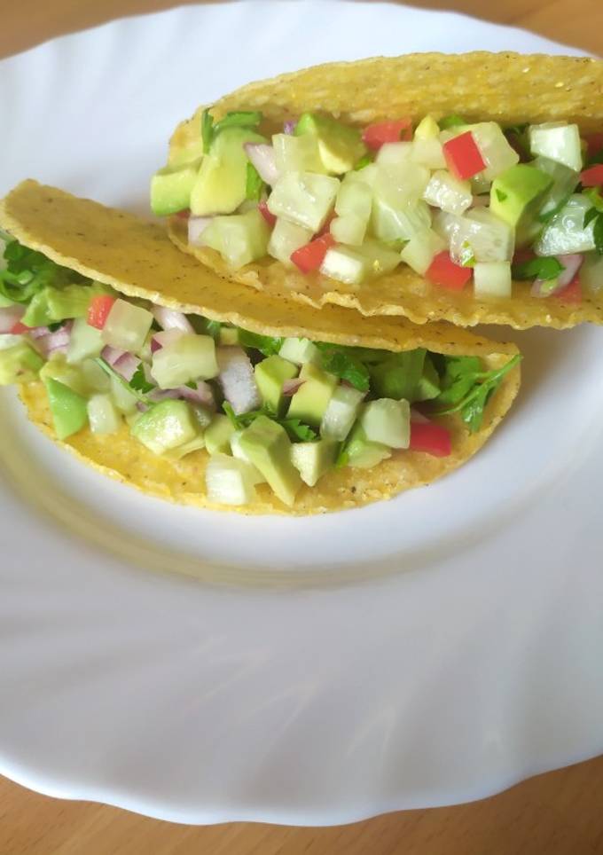 Свіжа сальса авокадо-огірок в тако 🌮