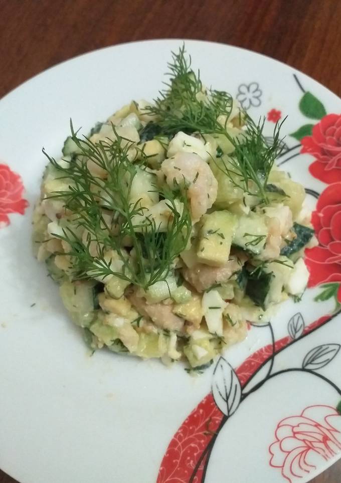 Салат с авокадо и креветкой