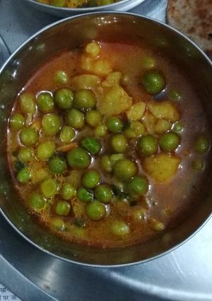 A picture of Matar ki sabji.
