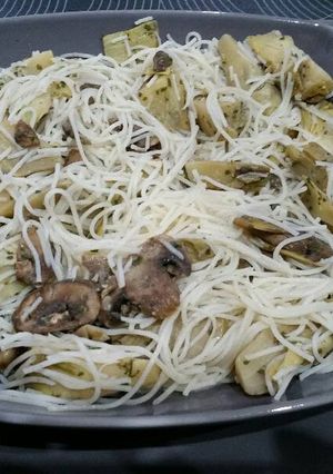 Foto di Spaghettini di soia funghi e cuori di carciofo
