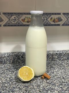 Una foto de Leche con canela y limón