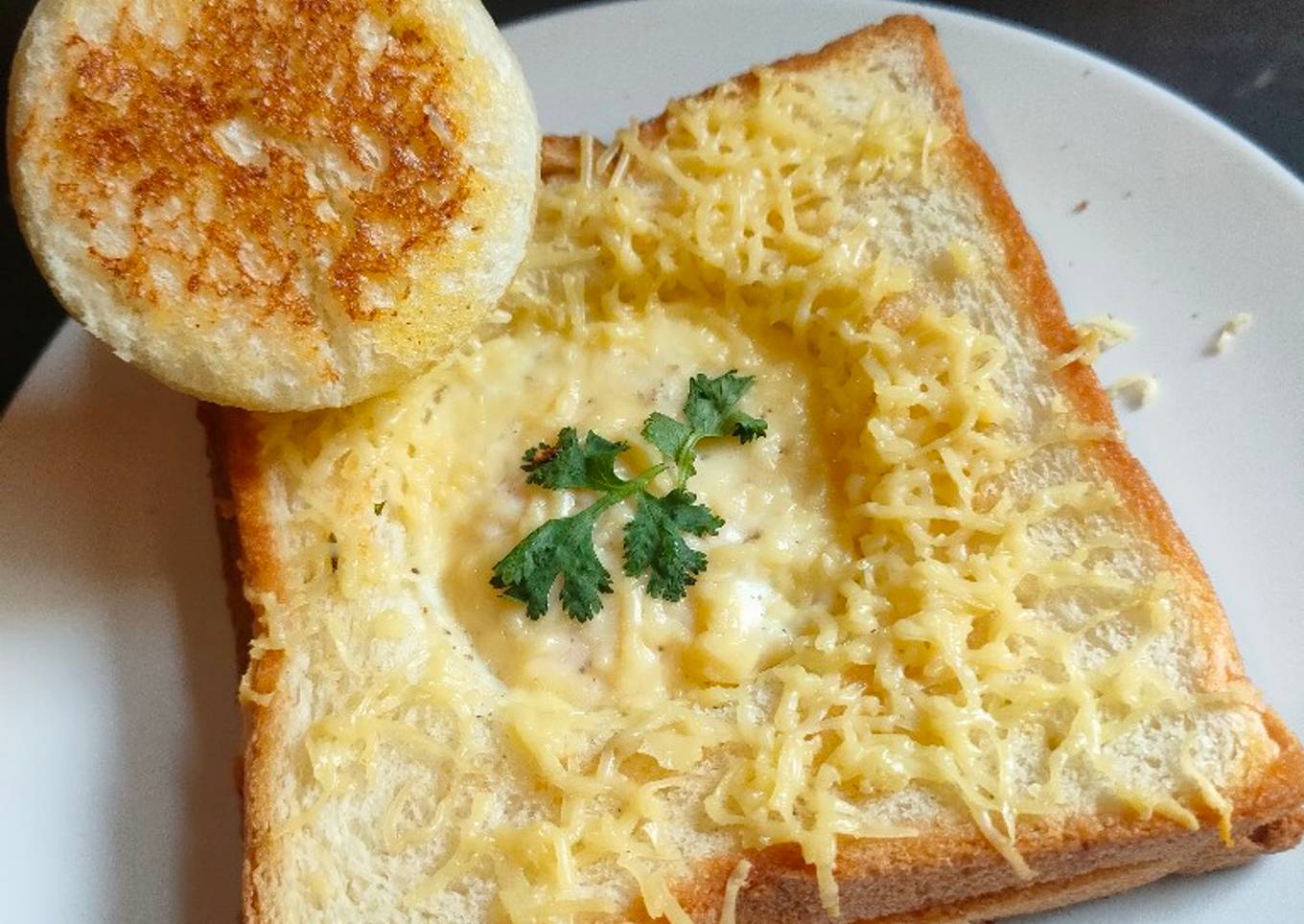 Egg in a hole / telur di tengah roti✨