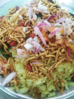 रंग बिंरंगा पोहा (Rang biranga poha recipe in hindi) रेसिपी मुख्य फोटो