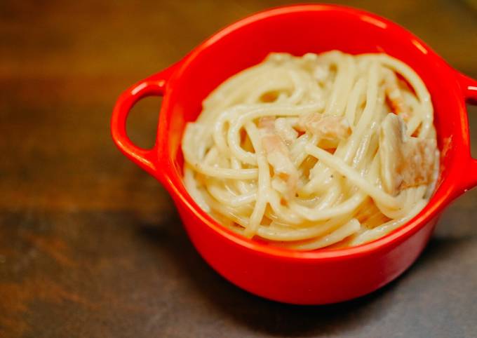 Foto principal de Espaguetis a la carbonara con nata