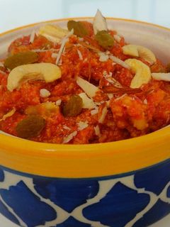 गाजर का हलवा (gajar ka halwa recipe in Hindi) रेसिपी मुख्य फोटो