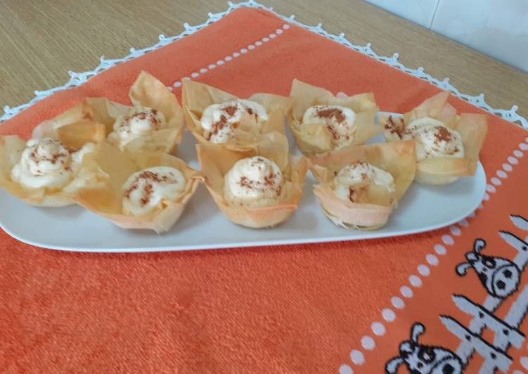 Cestitas de crema pastelera, y masa filo