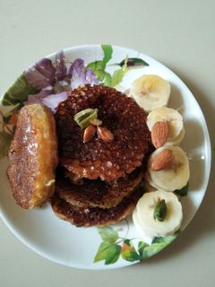 બનાના પેન કેક(Banana pan cake Recipe in Gujarati) રેસીપી મુખ્ય ફોટો