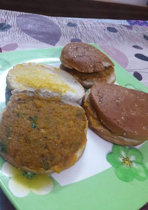 A picture of #bandhan#bhajii burgar.