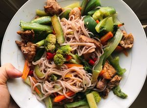 Hình của món (Eat clean) Bún gạo lứt trộn.