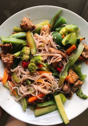 Hình của món (Eat clean) Bún gạo lứt trộn.