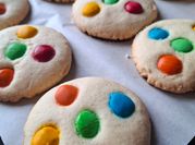 Una foto de galleta con rocklets