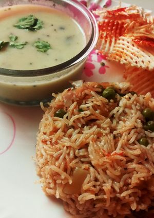A picture of Kadi and matar pulao.