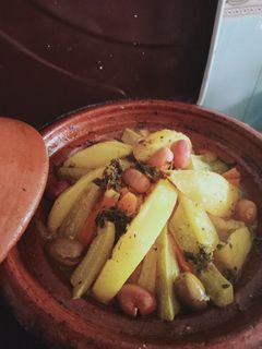 صورة لوصفة طاجين بالخضر والدجاج