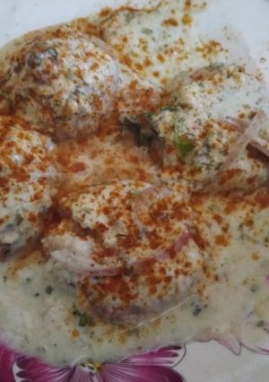 A picture of Dahi bharay.