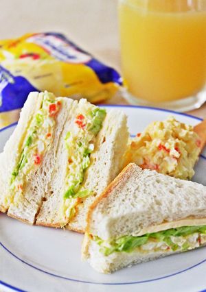 A picture of Potato Salad and Cheese Sandwich.