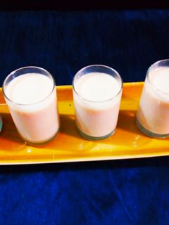 चीकू शेक (Chikoo Shake recipe in hind)i रेसिपी मुख्य फोटो