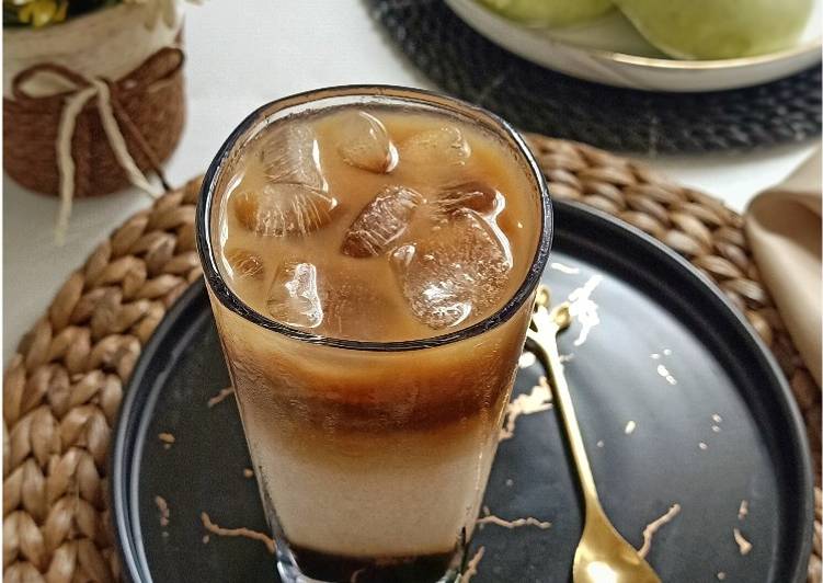 Resep Es Kopi Susu Gula Aren tanpa alat kopi oleh dapoer 