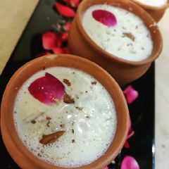 A picture of Elaichi milk.