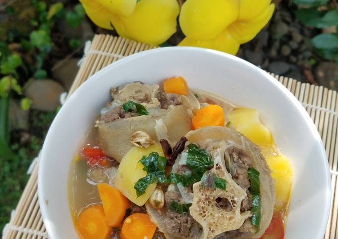 Bagaimana Membuat Sop Buntut (Oxtail Soup), Bisa Manjain Lidah